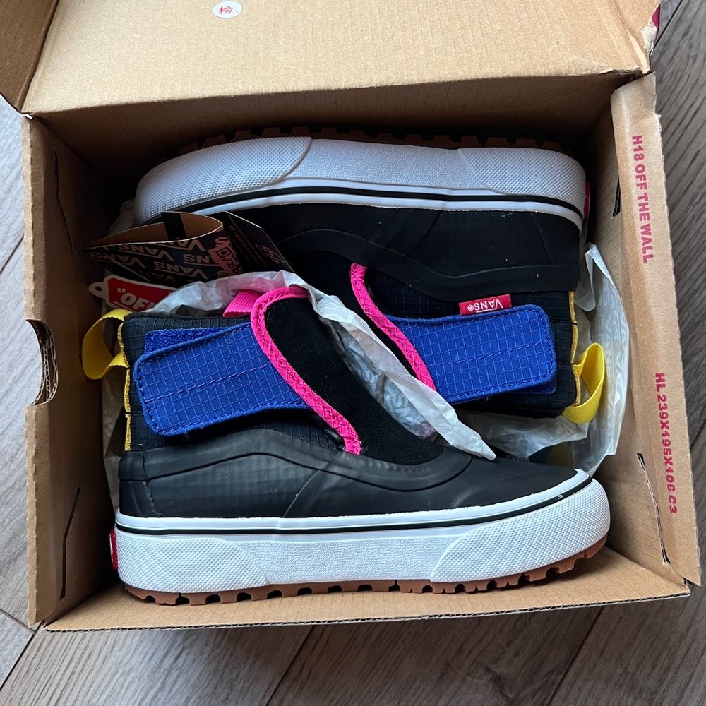 NIB VANS MTE KIDS BOOTS